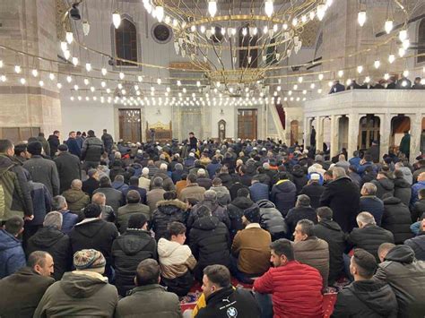 Konya’da Miraç Kandili’nde vatandaşlar camilere akın etti